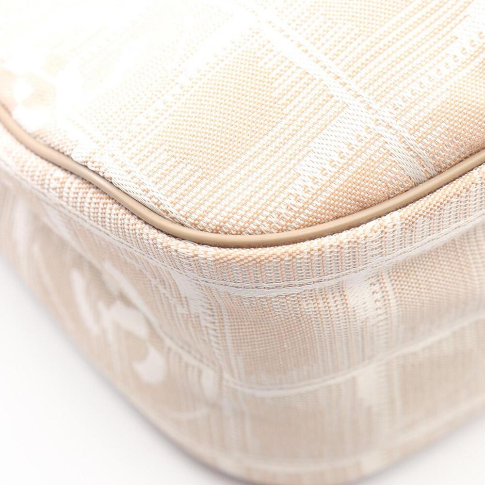 CHANEL Cream Leather Shoulder Bag - Picture 7 of 9